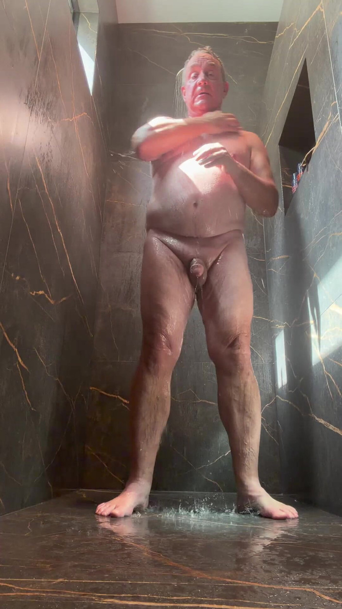 GottaLuvBB: Ik hou ervan om op te nemen onder de douche