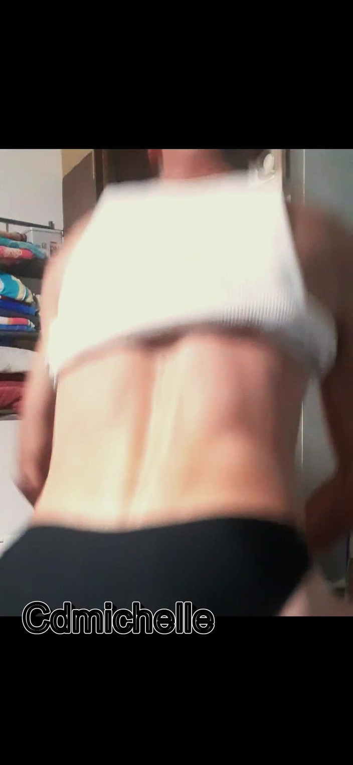 Cd Michelle lingerie: Travestiet Cdmichell Draagt Dochters Zwart Slipje