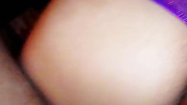 Milfta boohot: Sexy zralá prdelatá žena na koni