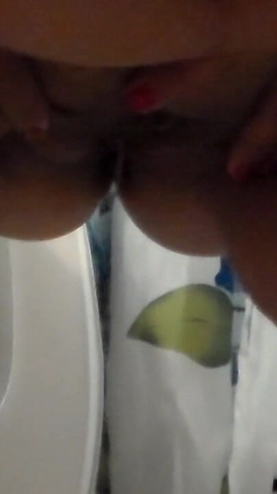 Closeup of Jen Pissing (Sex hub couple)