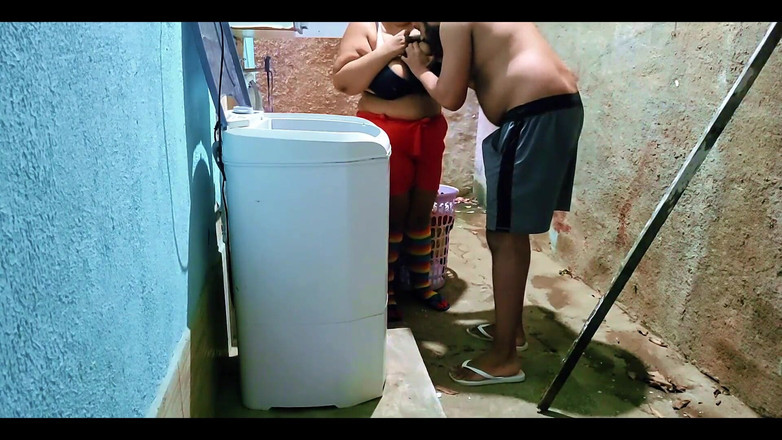 Jeanne Welsh: (amatér) Nevlastní otec šuká svou nevlastní dceru na dvorku a stříká...