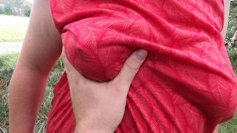 Bouncy Tits Action: paark bench par uske stanon ko hilaana