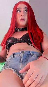 Efemina Gigante Com Pau Mostra Flerte E Bate Forte Por Você