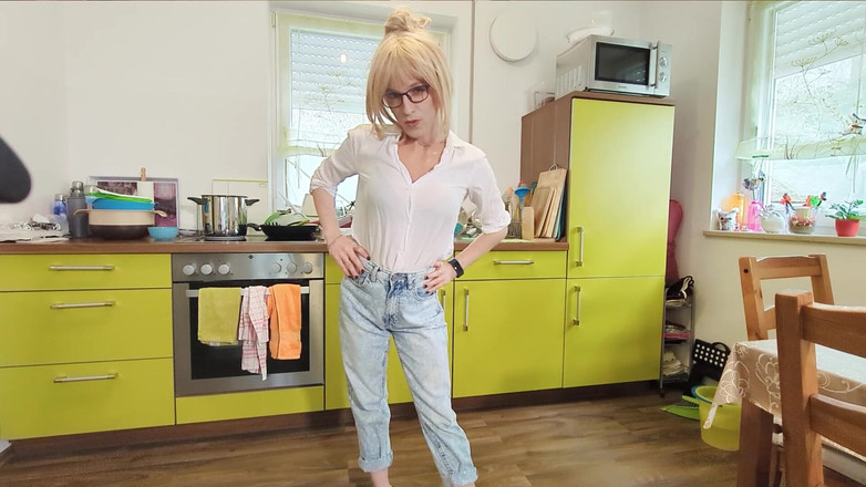 TV_Helena: Jsem na tebe zlobivý, chlapče! Za trest se praštil při...