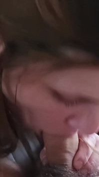 Amatör MILF slampa fru suger stor kuk