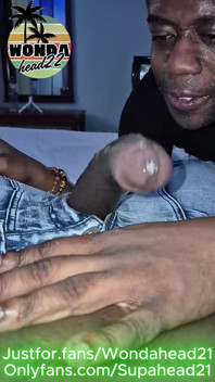 Descontraído serviço de garganta jeans de perto