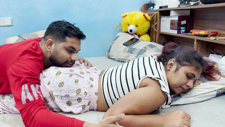 Vaigavarun45: Une demi-sœur se fait baiser par son demi-frère pendant que...
