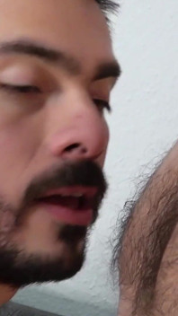 Făcând un sex oral adânc în gât unui tată vitreg german sexy