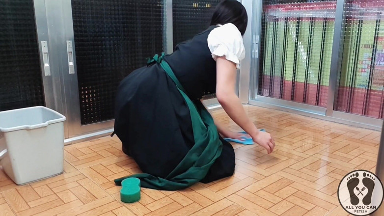 All You Can Fetish: Fantasi Bavaria - Latina Dalam Dirndl, Pembersihan Rumah Basah dan Kucap