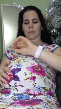 Sexy těhotná MILF saje a dostane výstřik na břicho