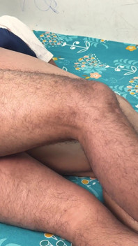 Komal est partie en vacances avec son mari, est allée dans la chambre du voisin et a eu une chatte