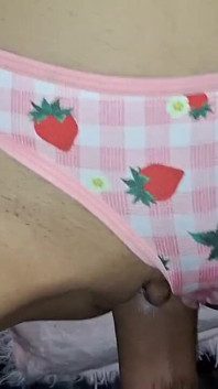 Prosi go, aby ją zaimpregnował i napełnił nasieniem, jęczy i wyśmienicie krzyczy