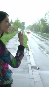 Una miLF amatoriale tedesca super arrapata viene trapanata duramente - il cazzo crudo allarga i suoi buchi bagnati!