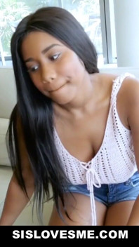 Fofa pequena meia-irmã Jenna Foxx precisa da ajuda do meio-irmão