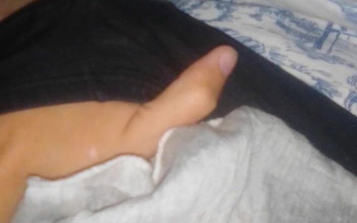 Lesbian-illusion: Trước mặt tôi, cha dượng của tôi đang chơi trò chơi...