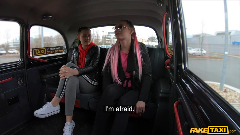 Fake Taxi: Фальшиве таксі - брудні блондинки трахають євро каббі