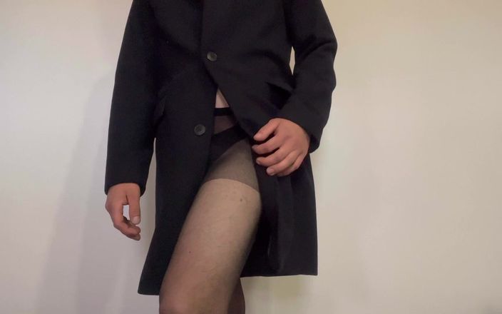 Apomit: 紐とパンティーストのアジサシ少年のいじめで甘いセクシーなお尻