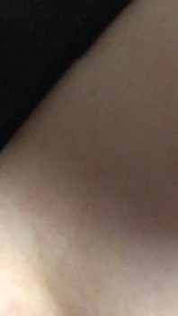彼はふしだらな女のように後背位で私を犯し、空の金玉のように私のマンコに潮吹き、私は売春婦のように精液まみれになります