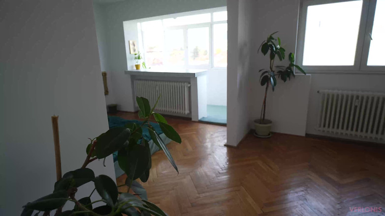 Verlonis: 18 anos, gata de cabelo colorido foi pega se masturbando...