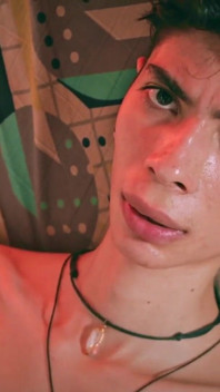 Dünner twink magie c solo spucke masturbation precum und spermaspiel