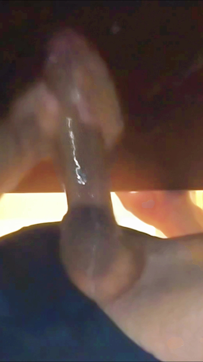 Naughty Cock: Masturbándose Mientras Trabaja Debajo Del Escritorio De Oficina