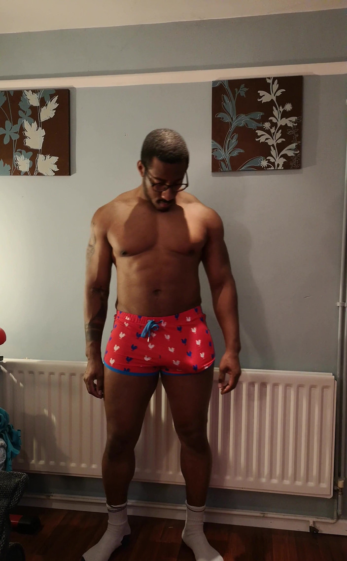 Amadeus: Bu şortları seviyorum. Amadeus Mode