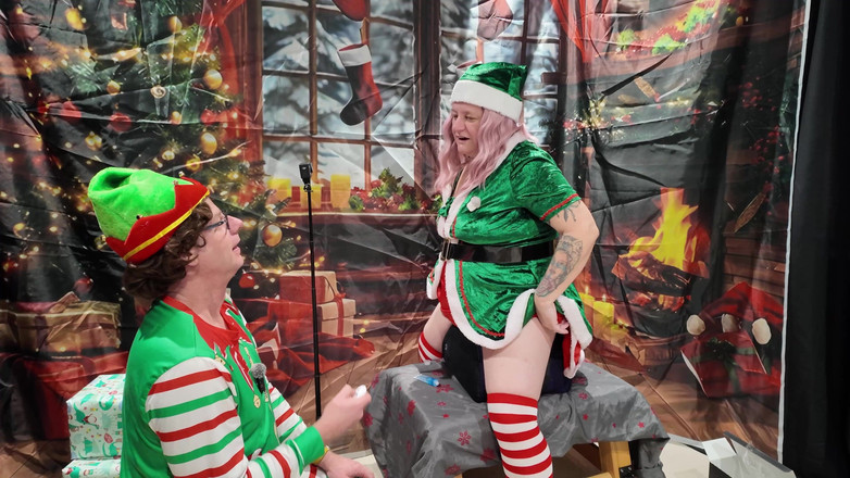 The Izars: Niegrzeczne elfy na półce z zabawkami erotycznym 3