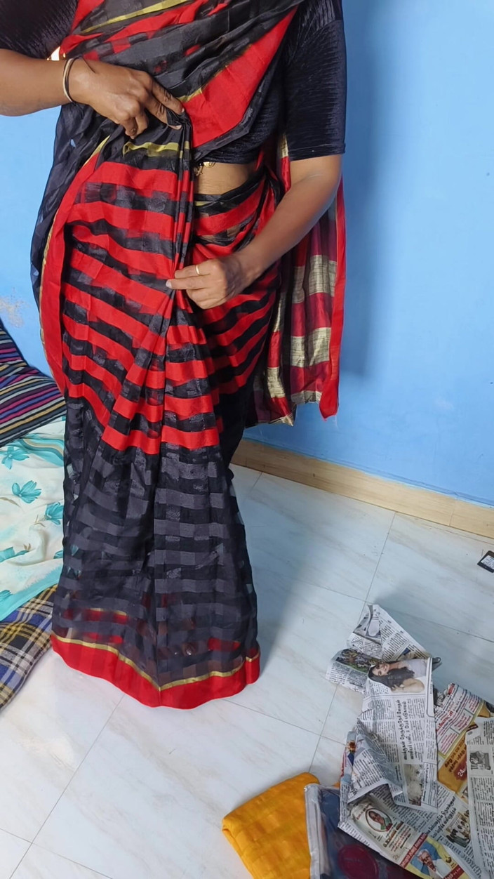 Benita sweety: Černá saree nosí sexy show