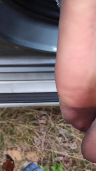 Footjob e saltos de nylon ao ar livre