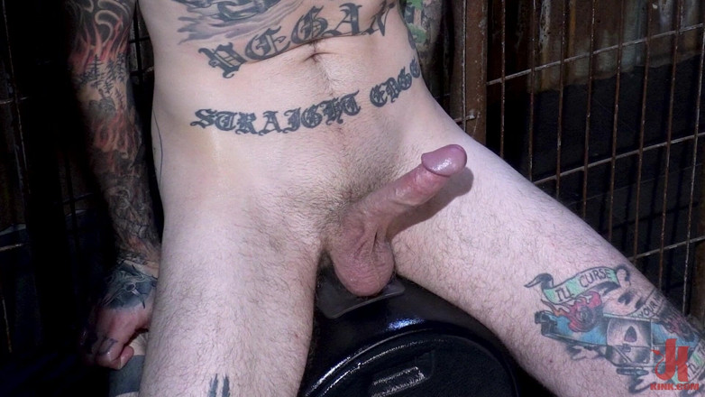 Kinky Bites Gay: El Ruckus cautivo