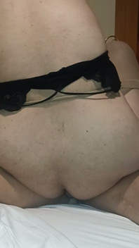 Femboy grasă se obișnuiește
