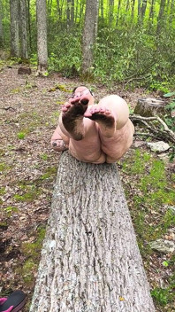 Naked and Dirty Feet She Knows How to Get You to Beat Your Meat