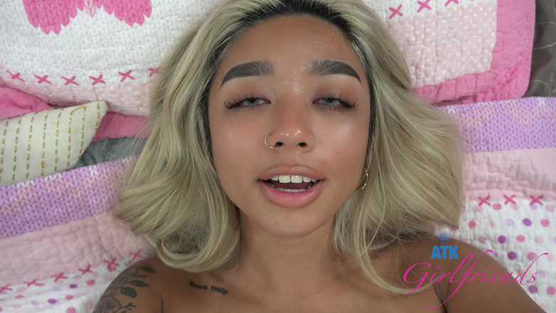 ATK Girlfriends: Gia vuole il tuo cazzo in tutti i suoi buchi