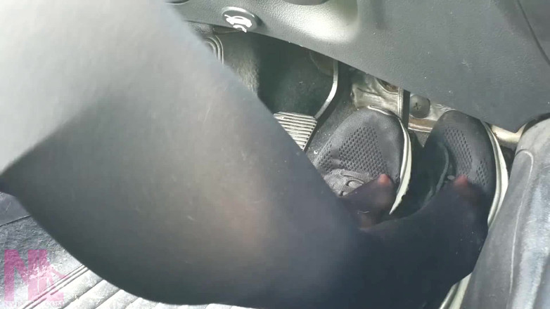 Nyllady: Sensual Pedal Pumping in Black Sneakers