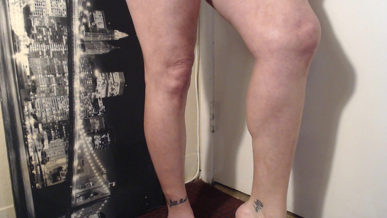 Abby Anna: Oiled calves flexing calve muscle
