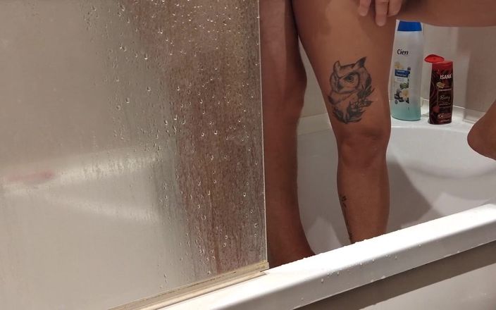 Emma Alex: Thủ dâm lẫn nhau khi tắm