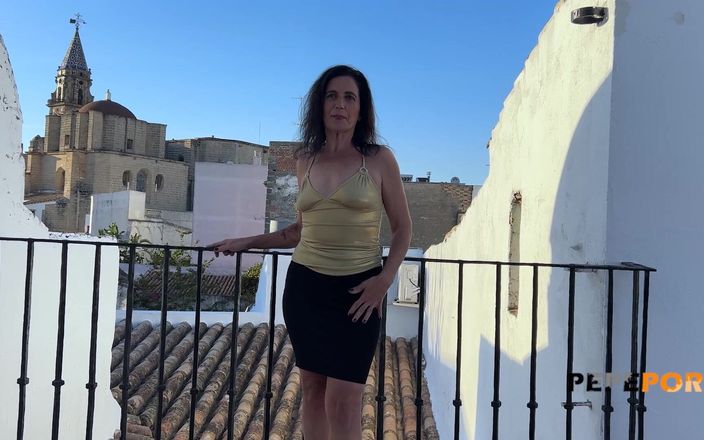 PepePorn: Noemi picara cuma butuh satu kontol! Tante girang yang aduhai...