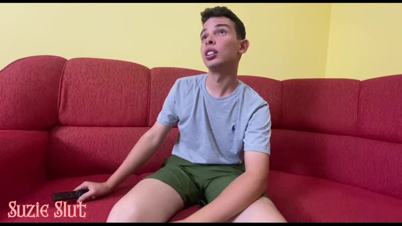 Suzie Hard Anal: 장난꾸러기 MILF가 의붓아들과 친구와 성관계를 가졌다