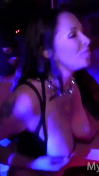 Sex în grup cu autobuzul de petrecere al lui Kaleesi