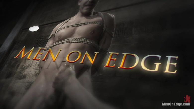 Men on Edge: Tillfångatagen hamnarbetare blir uppsatt av två pervers