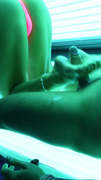 4K Opalanie Studio Footjob Z Gorącej Blondynki MILF Z Długimi Neonowymi Zielonymi Paznokciami I Spust Na Palce