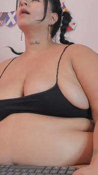 그녀의 방 P2에서 팬에게 따먹히는 라틴계 여자 비