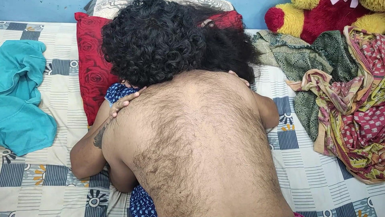 Vaishnavysharunraj: Nighty Ass Romantika s polibkem prsou