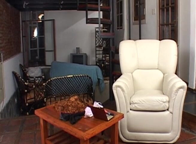 Boys in Disguise: İç çamaşırlı çifte eşcinsel seansı