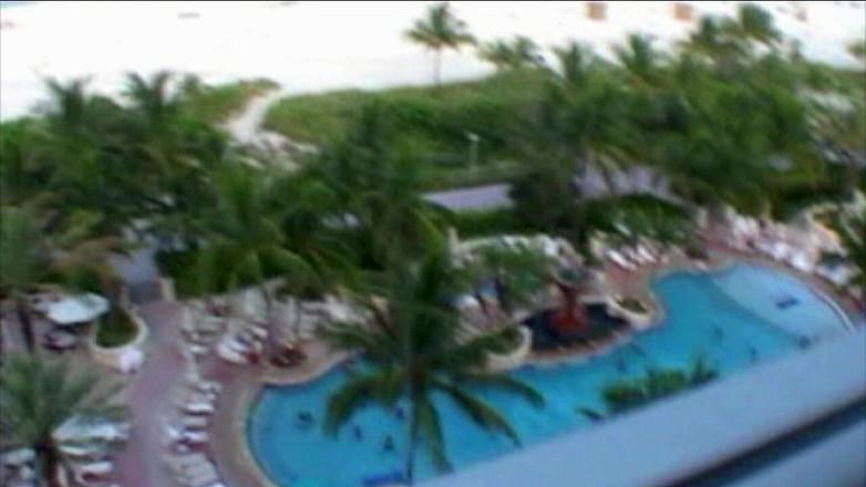 Teen clips and best blowjobs: Gostosas chupam e fodem paus duros