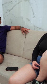 Přiznám se svému rompmate, že jsem s ním měla vlhký sen a ten parchant mi vezme mou touhu tím, že mě ošuká svým tvrdým penisem