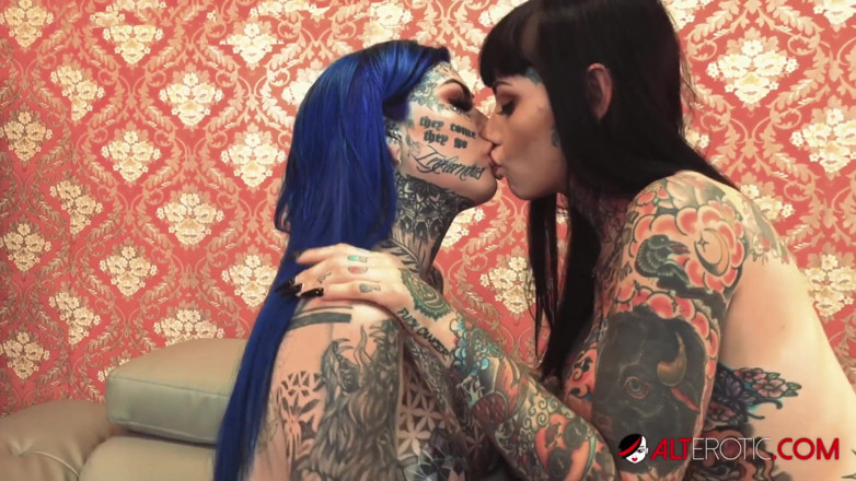 Alt Erotic: Tiger lilly ngentot amber luke pakai strap-on