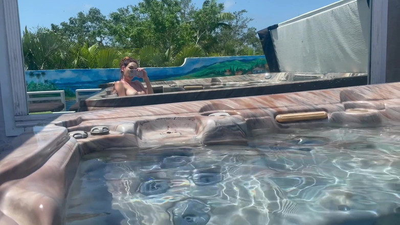 Artemisia Love: 자쿠지에서 섹시한 POV 보지 플레이를 사랑하는 이탈리아 거유 Artemisia