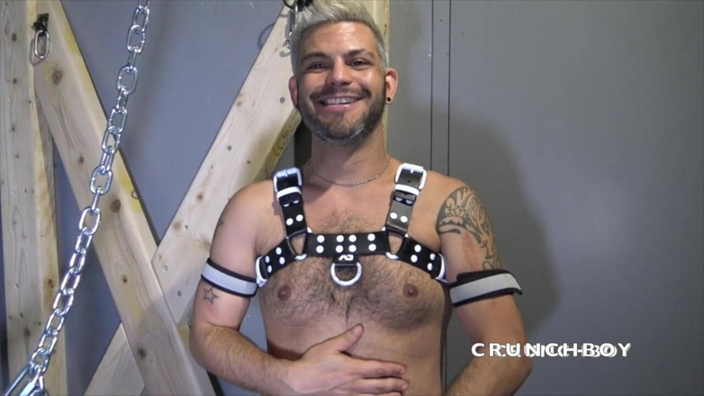 FIRST BAREBACK EXPERIENCE IN BACKROOM: Das französische boittom Maliodass wird von latino tinkw bdsm in...