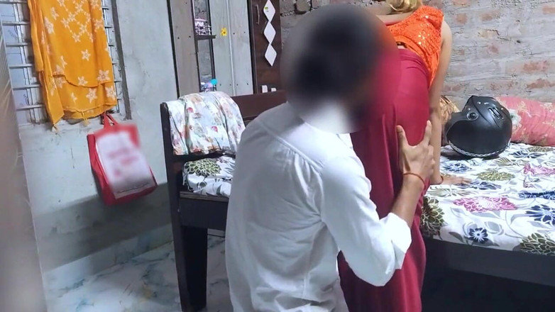 Fantacycutting: Индийскую бхабхи трахнул ее соседский шурин, подняв ногу, когда никого не было дома